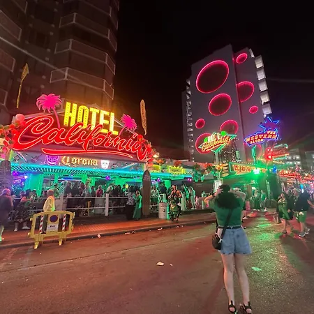 Zona Inglesa Vip Privada Moderna En Playa Levante Rum i privatbostad Benidorm