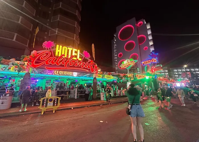 Zona Inglesa Vip Privada Moderna En Playa Levante Rum i privatbostad Benidorm